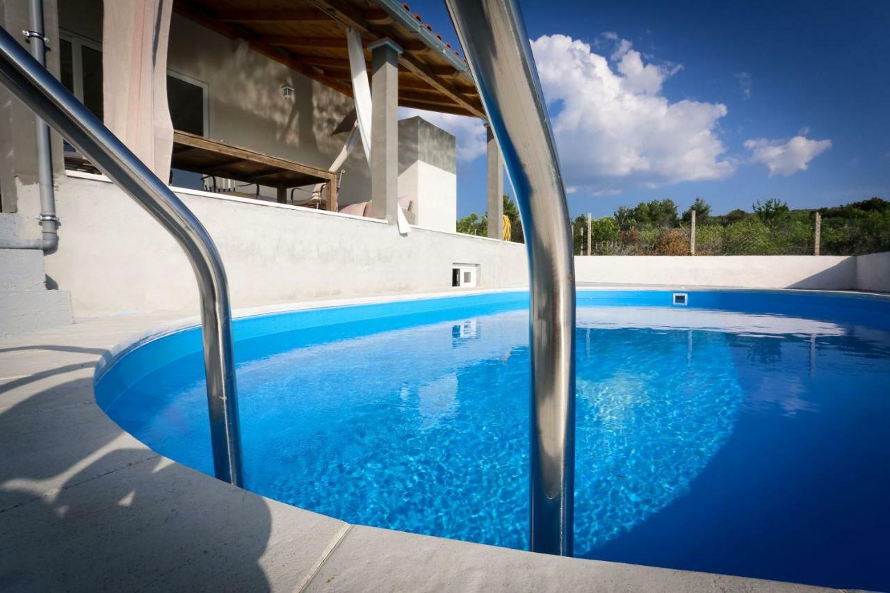 Villa Baras Garden - House With Pool Mirce Zewnętrze zdjęcie