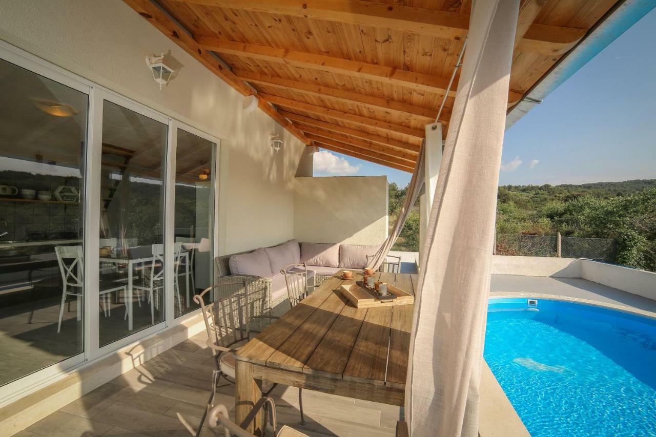 Villa Baras Garden - House With Pool Mirce Zewnętrze zdjęcie