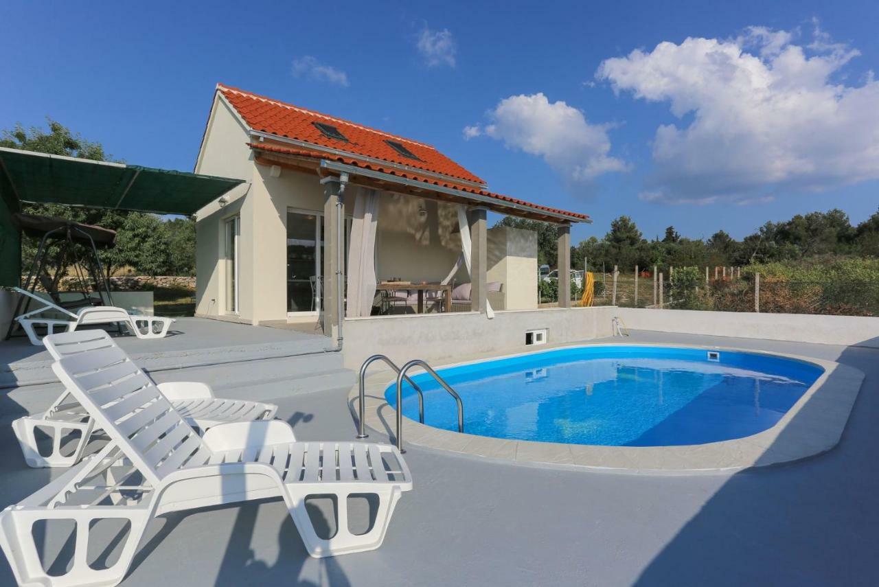 Villa Baras Garden - House With Pool Mirce Zewnętrze zdjęcie